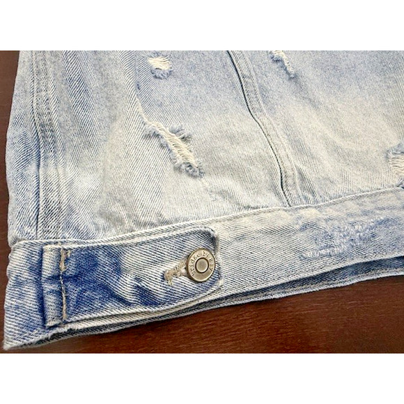 Bridge By Gly For Buckle Distressed Washed Denim Light Blue Jean Jacket Sz LARGE - Picture 15 of 16